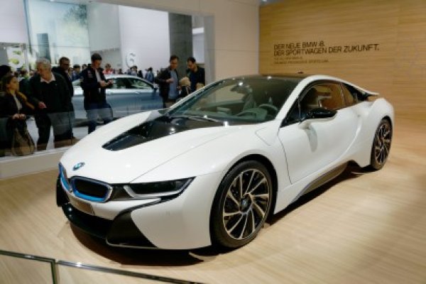 BMW a livrat primele opt modele i8